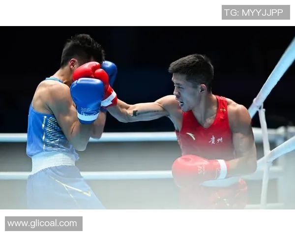 拳击——男人57公斤级八分之一决赛：王鑫炎晋级